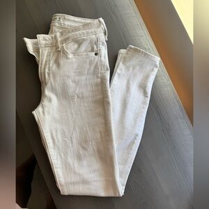 Like new - A+F white skinny jeans